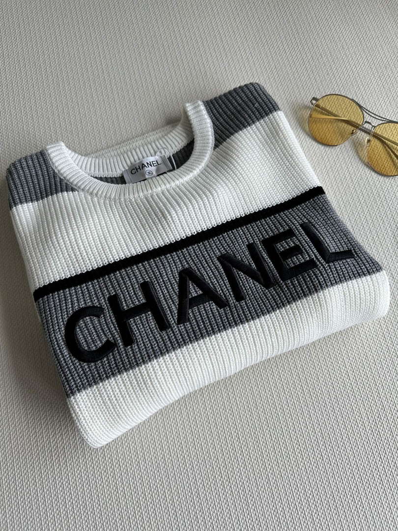 Chanel Women's Fashion Clothing Sweater CC69156