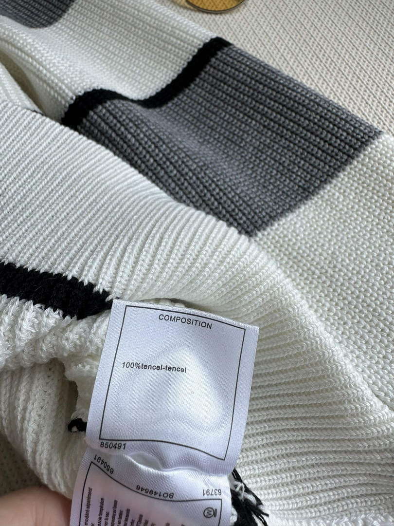 Chanel Women's Fashion Clothing Sweater CC69156