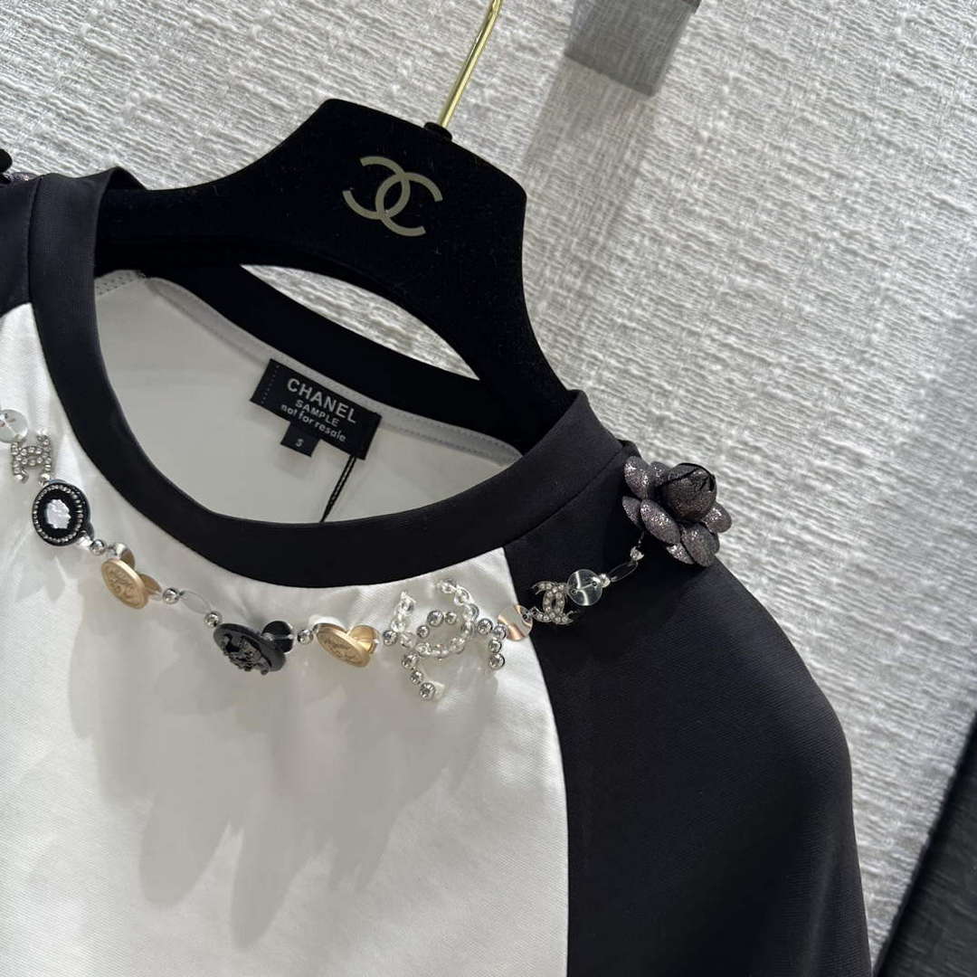 Chanel Women's Fashion Clothing T-shirt C58824