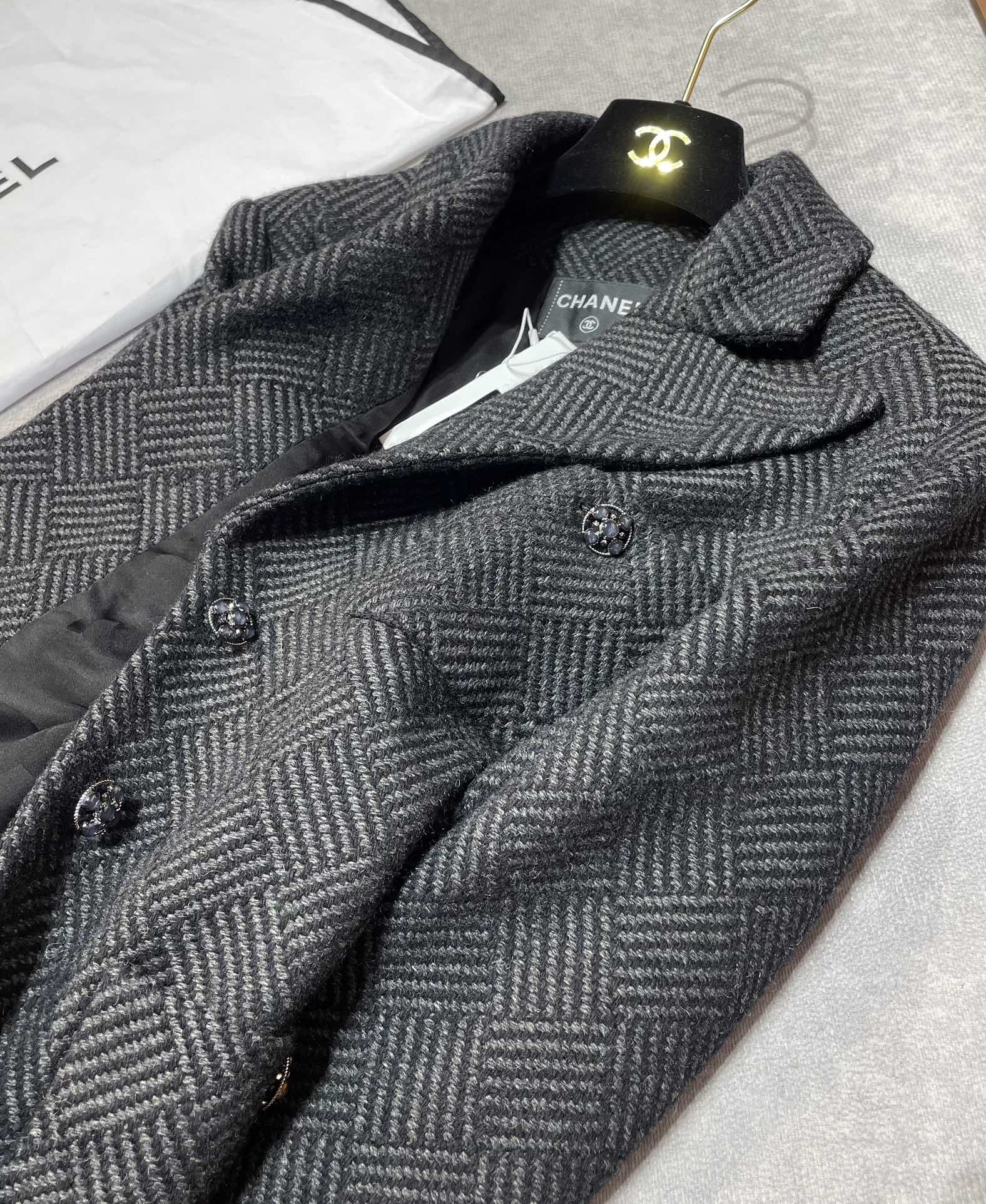 Chanel Women's P78191 Fashion Jacket Wool Tweed  Black & Gray C62302