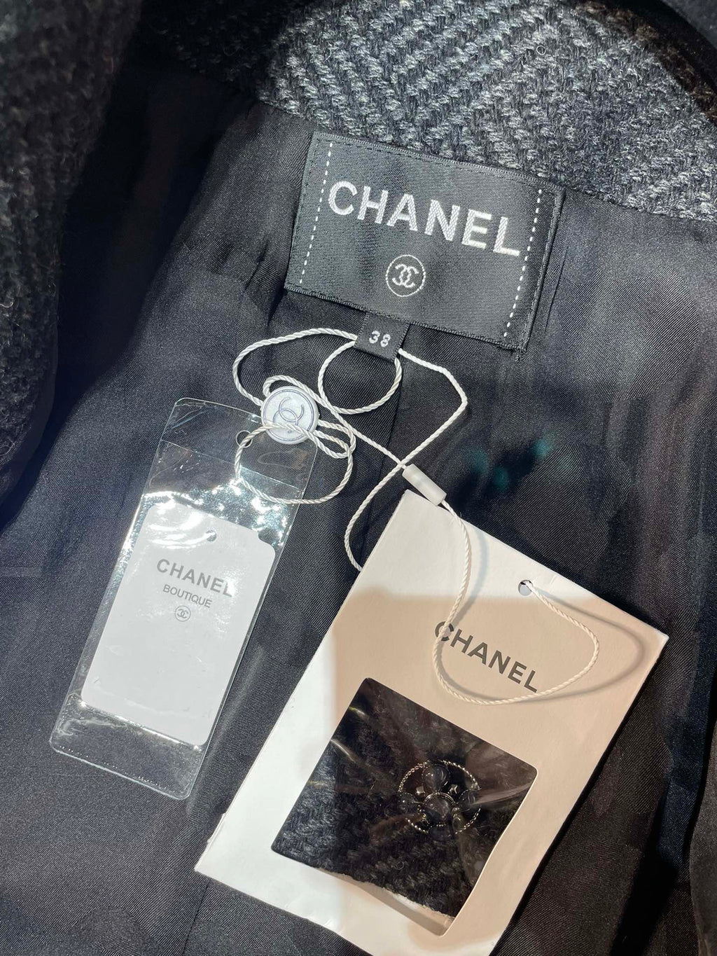 Chanel Women's P78191 Fashion Jacket Wool Tweed  Black & Gray C62302