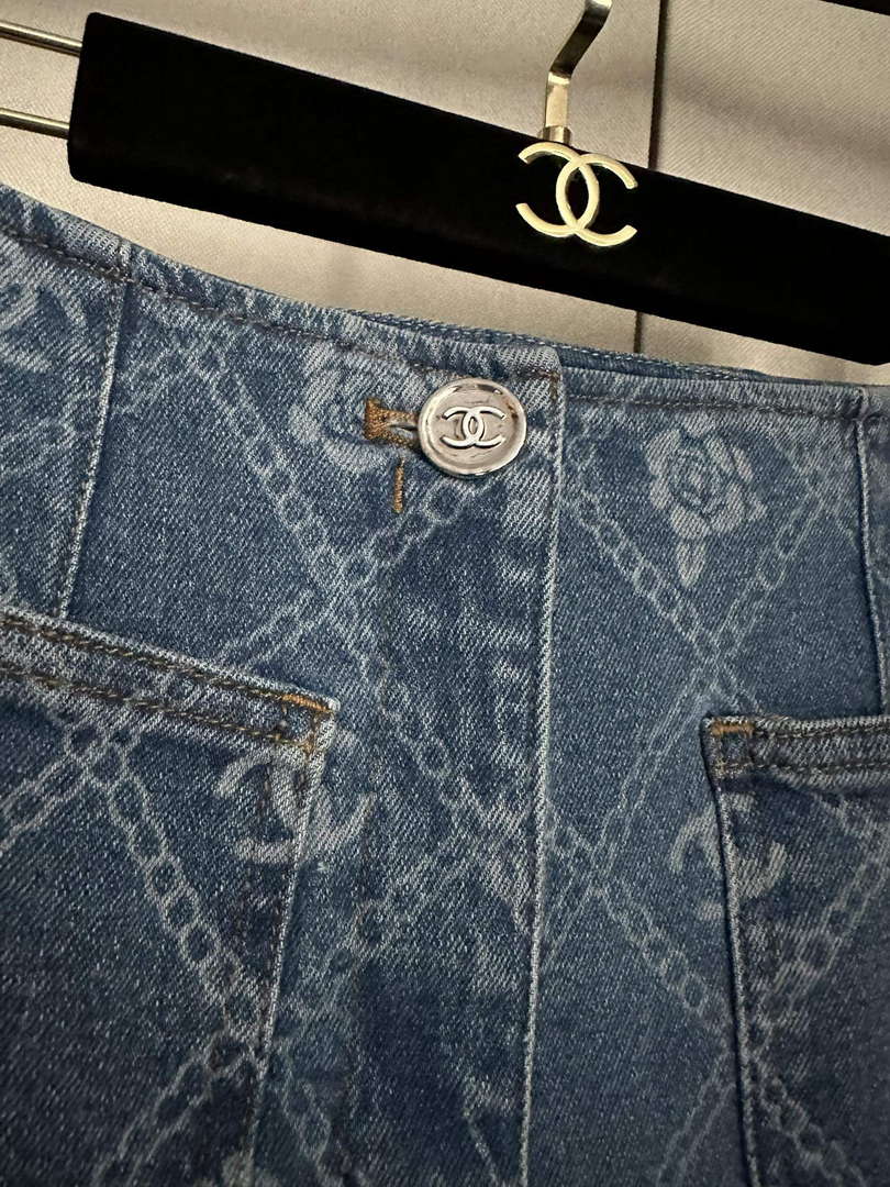 Chanel Women's Fashion Jeans C58812