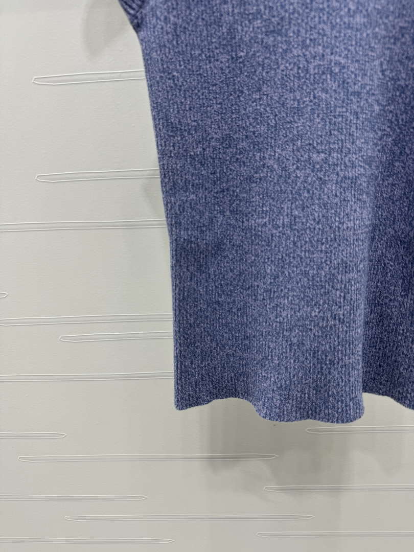 Chanel Women's Fashion Knitted T-shirt C81008