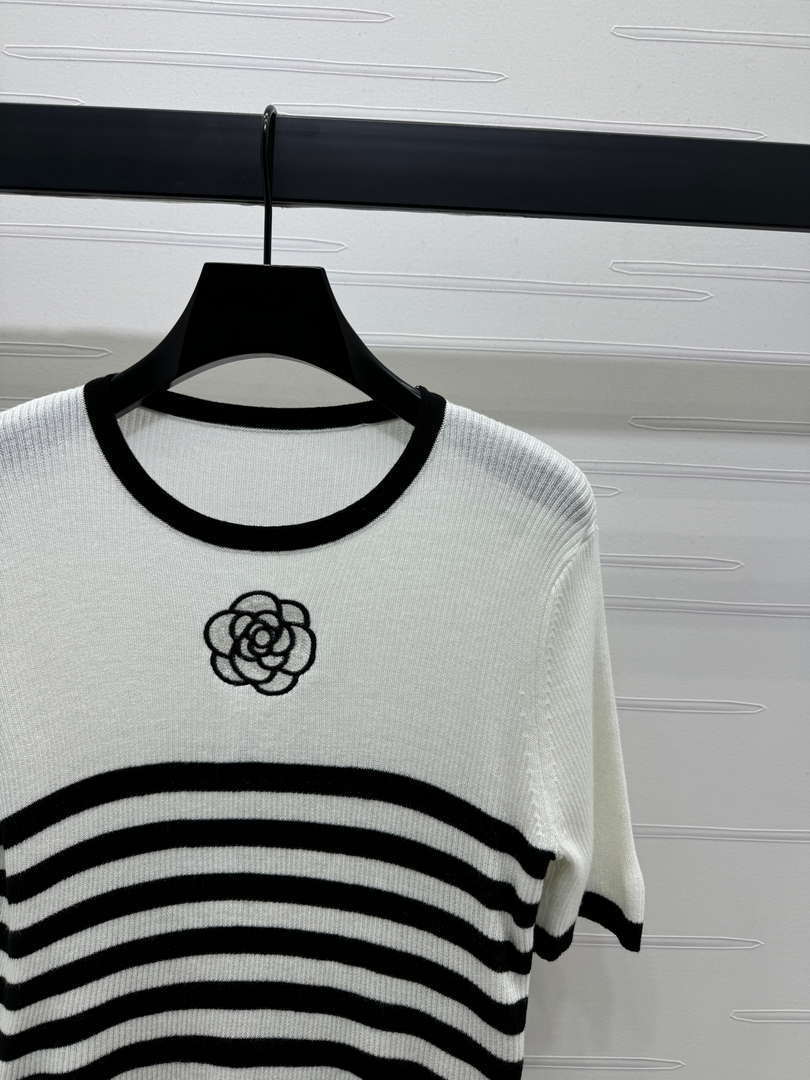 Chanel Women's Fashion Knitted T-shirt C81021