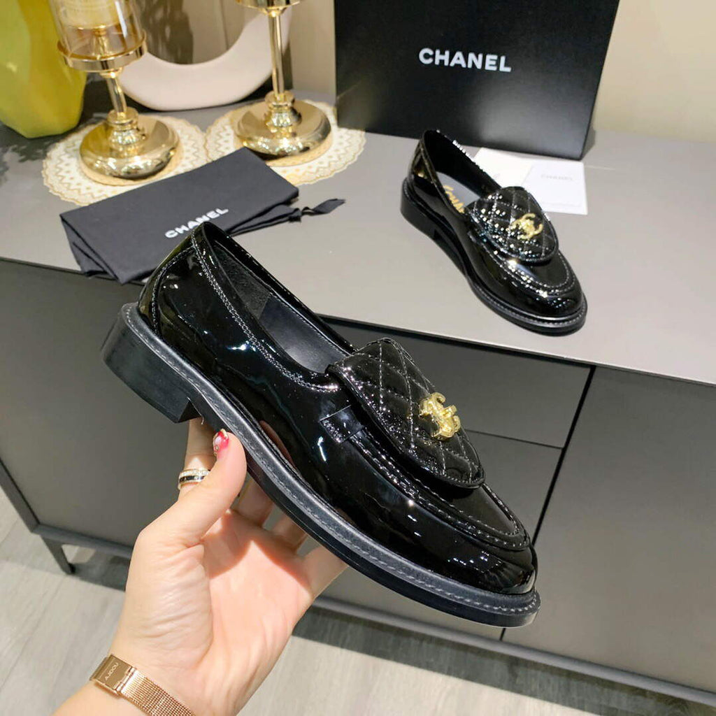 Chanel Women's Fashion Loafers Calfskin C90304