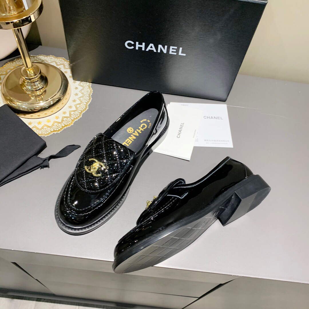 Chanel Women's Fashion Loafers Calfskin C90304