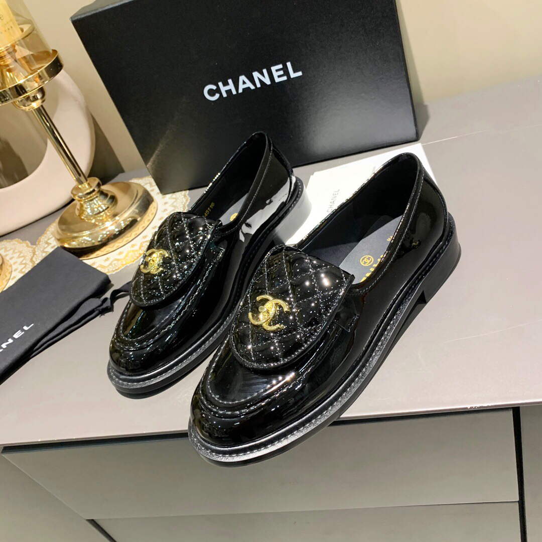 Chanel Women's Fashion Loafers Calfskin C90304