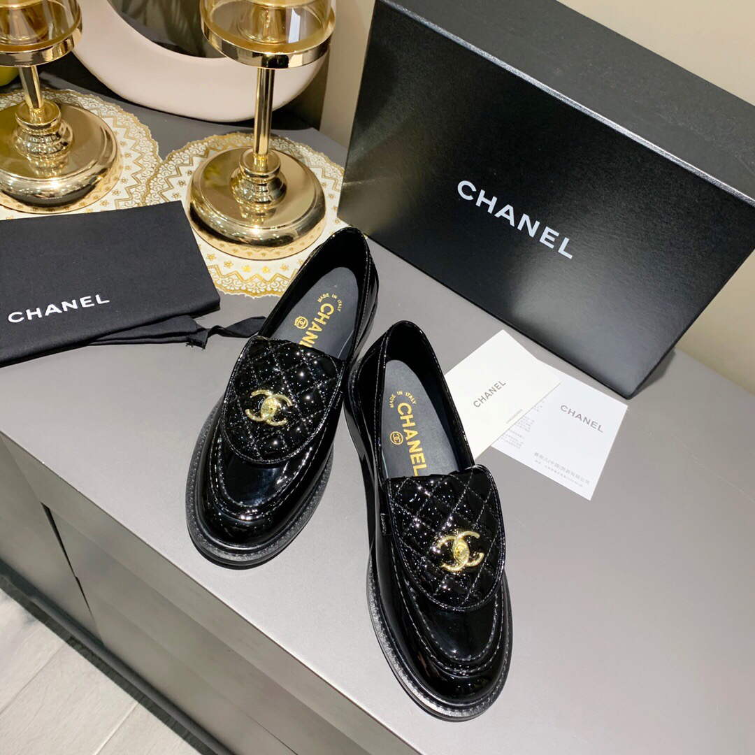 Chanel Women's Fashion Loafers Calfskin C90304