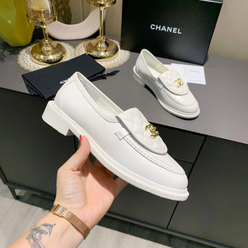 Chanel Women's Fashion Loafers Calfskin C90305