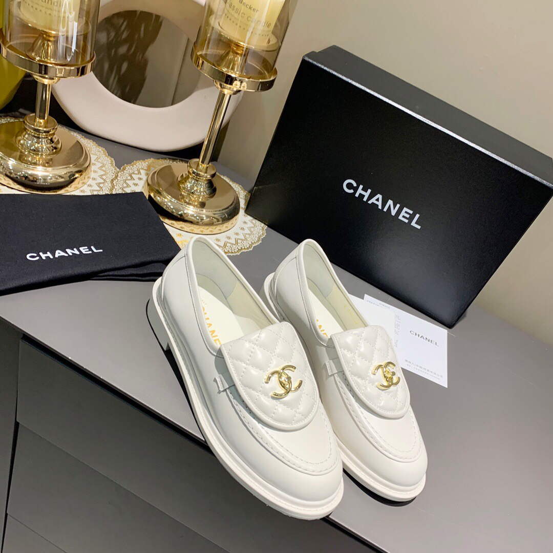 Chanel Women's Fashion Loafers Calfskin C90305