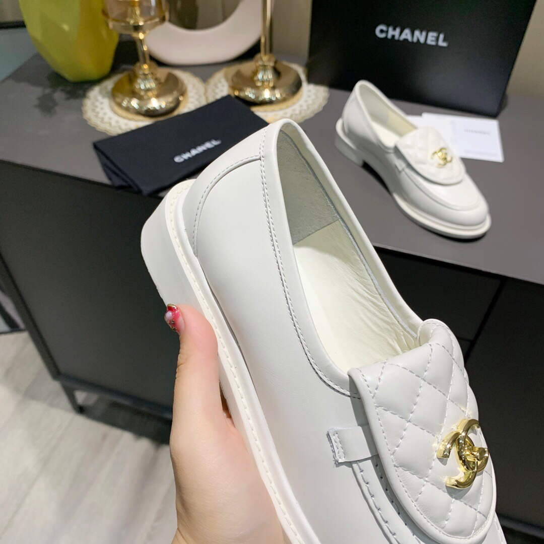 Chanel Women's Fashion Loafers Calfskin C90305