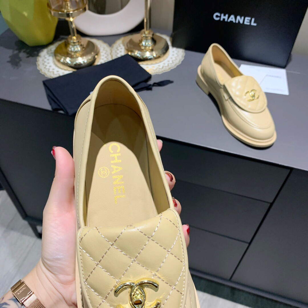 Chanel Women's Fashion Loafers Calfskin C90306