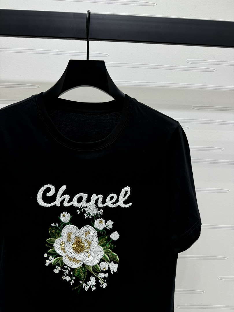 Chanel Women's Fashion T-shirt C81002