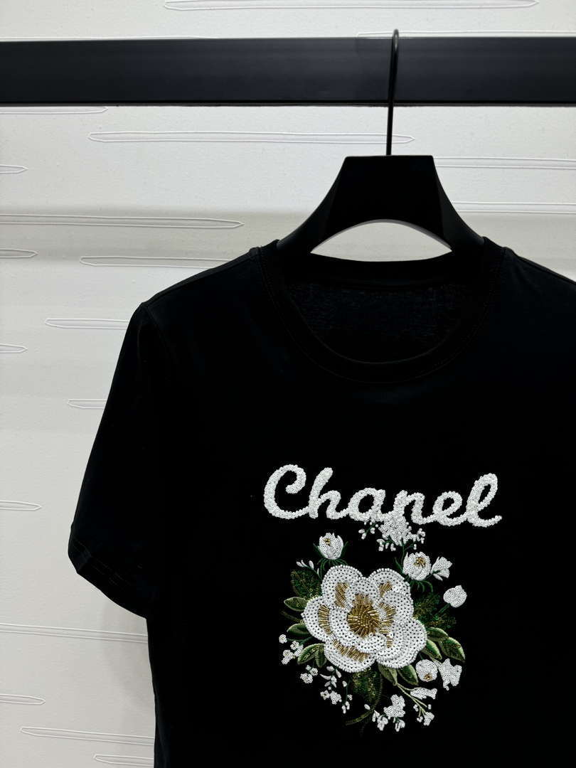 Chanel Women's Fashion T-shirt C81002