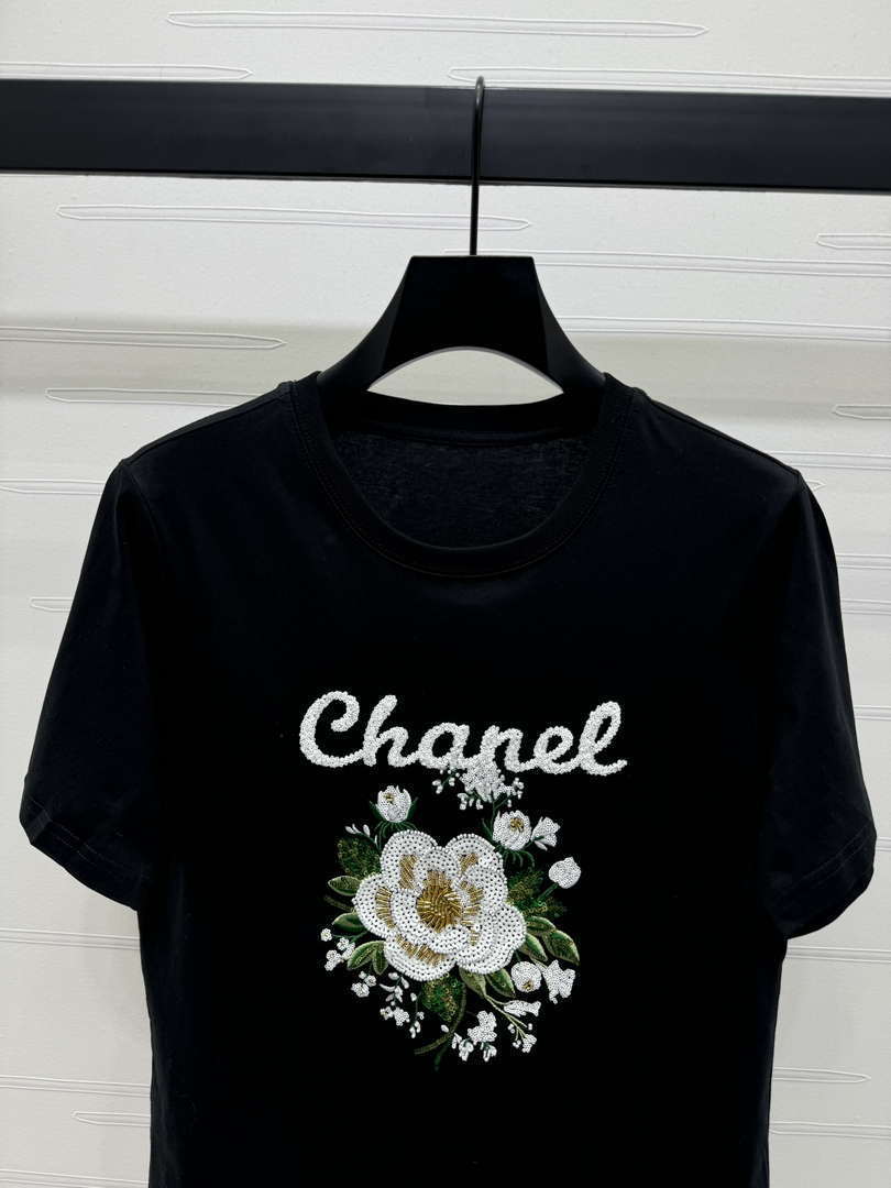 Chanel Women's Fashion T-shirt C81002