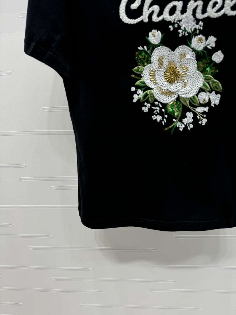 Chanel Women's Fashion T-shirt C81002