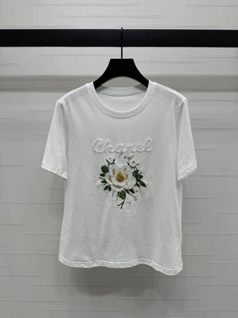Chanel Women's Fashion T-shirt C81002