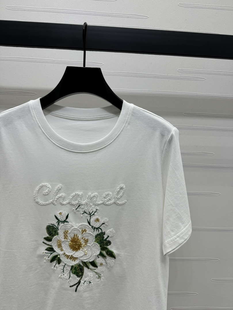 Chanel Women's Fashion T-shirt C81002