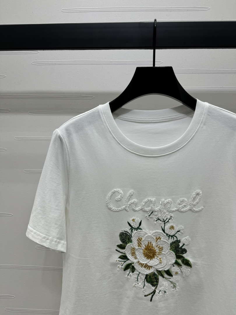 Chanel Women's Fashion T-shirt C81002