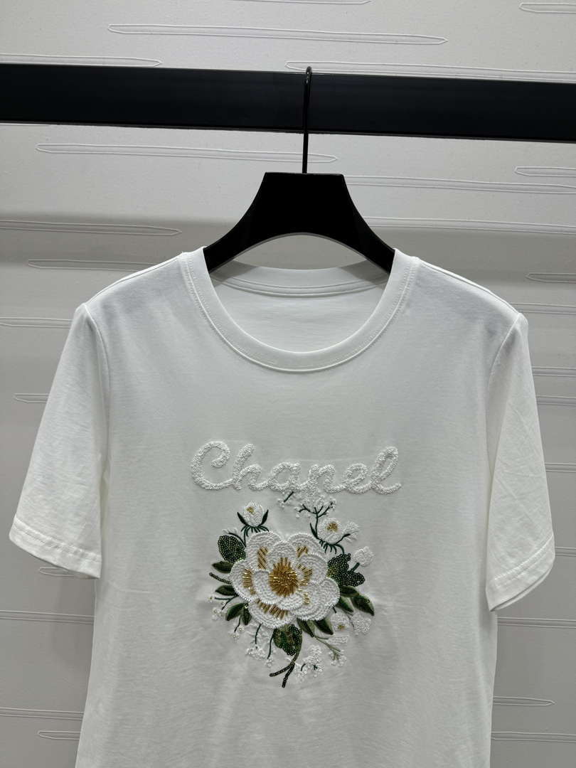 Chanel Women's Fashion T-shirt C81002