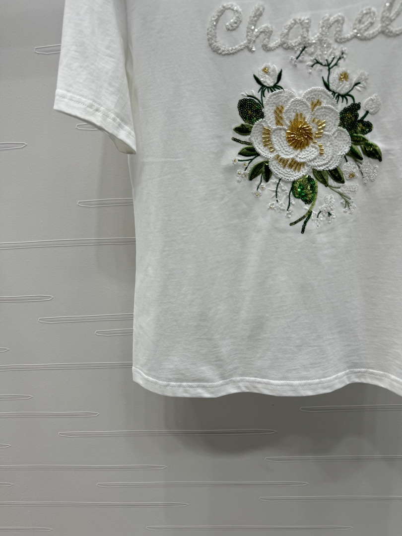 Chanel Women's Fashion T-shirt C81002