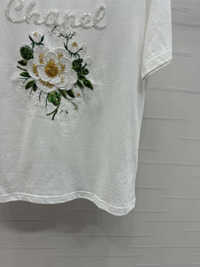 Chanel Women's Fashion T-shirt C81002