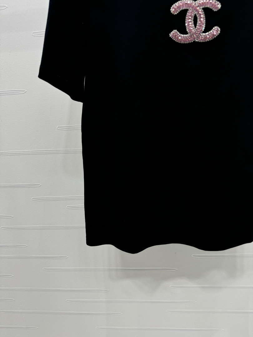 Chanel Women's Fashion T-shirt C81004