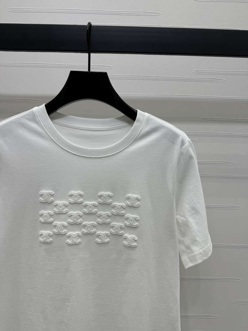 Chanel Women's Fashion T-shirt C81005