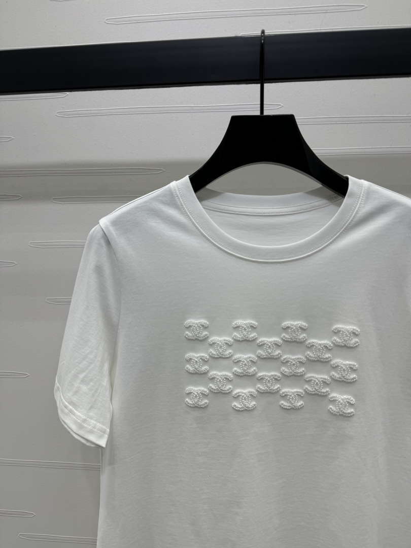 Chanel Women's Fashion T-shirt C81005