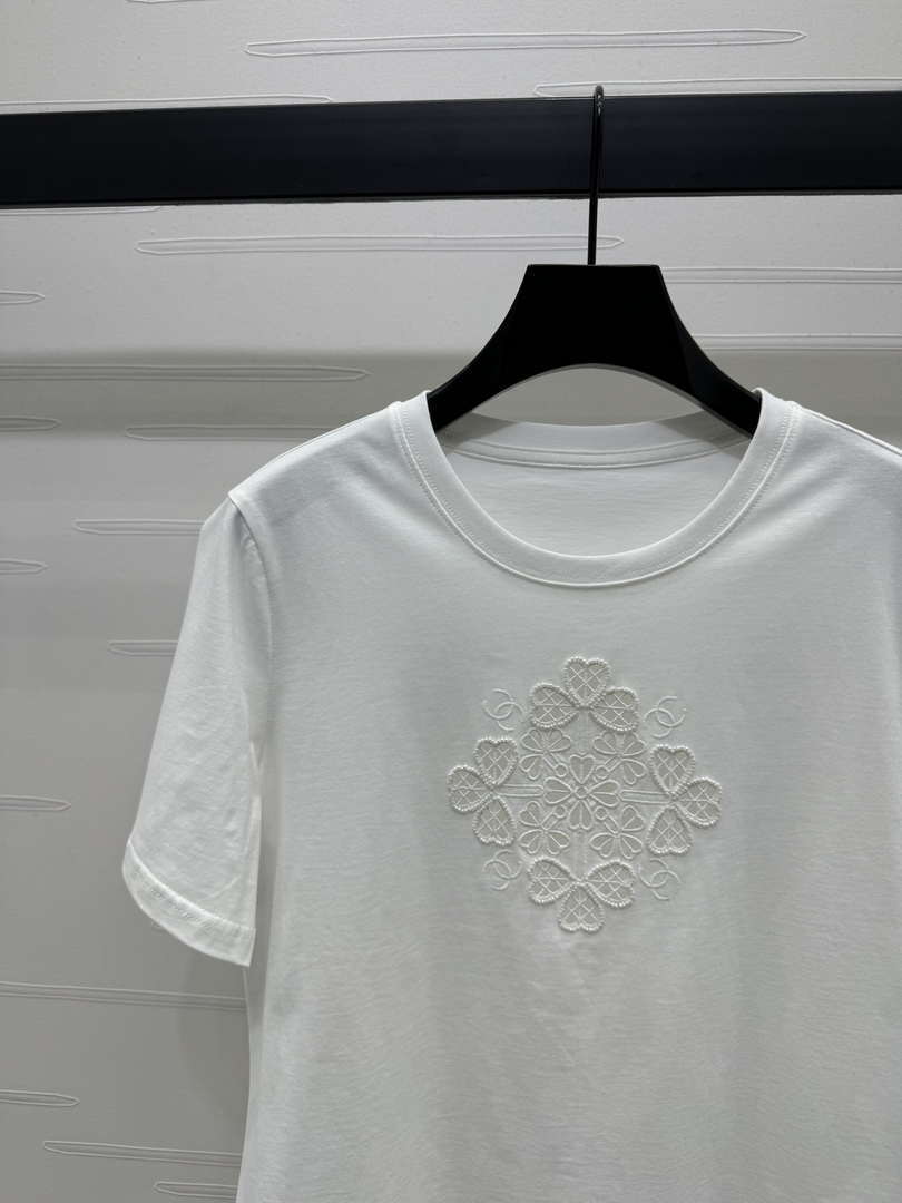 Chanel Women's Fashion T-shirt C81006