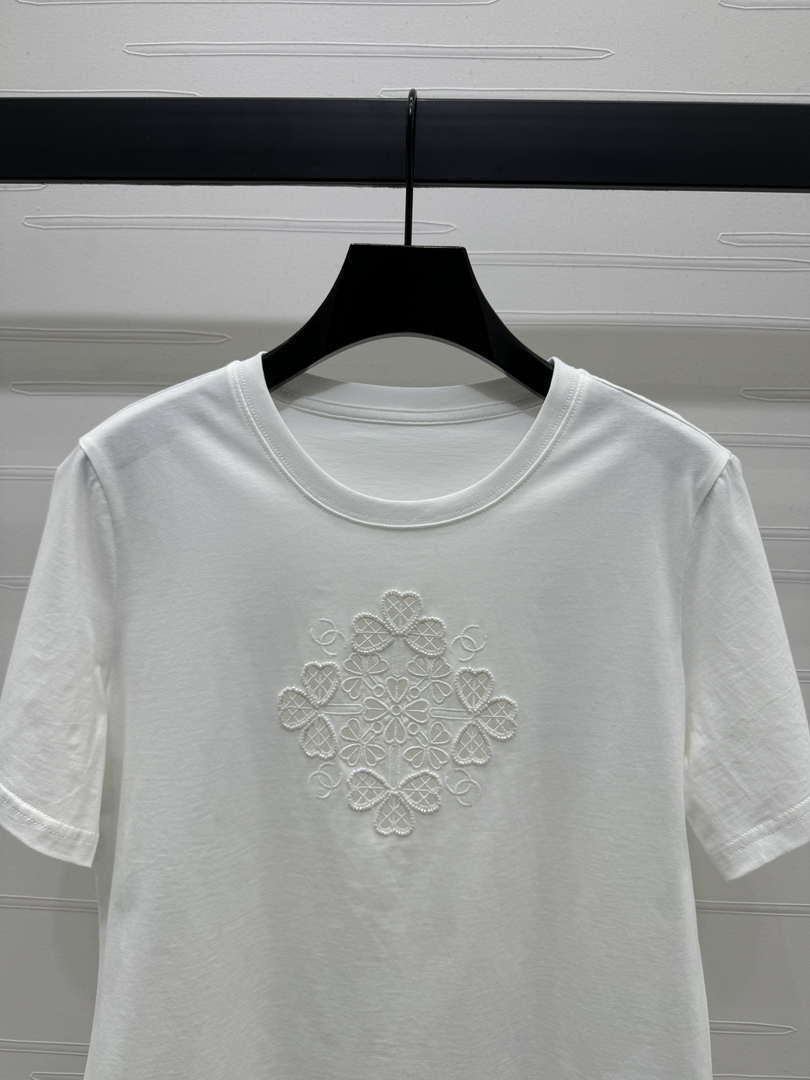 Chanel Women's Fashion T-shirt C81006