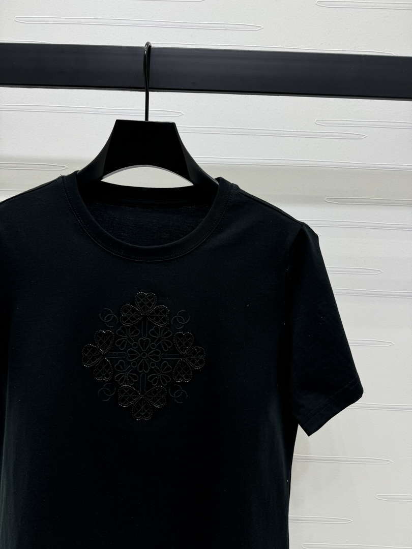 Chanel Women's Fashion T-shirt C81006