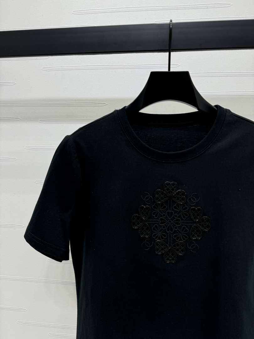 Chanel Women's Fashion T-shirt C81006