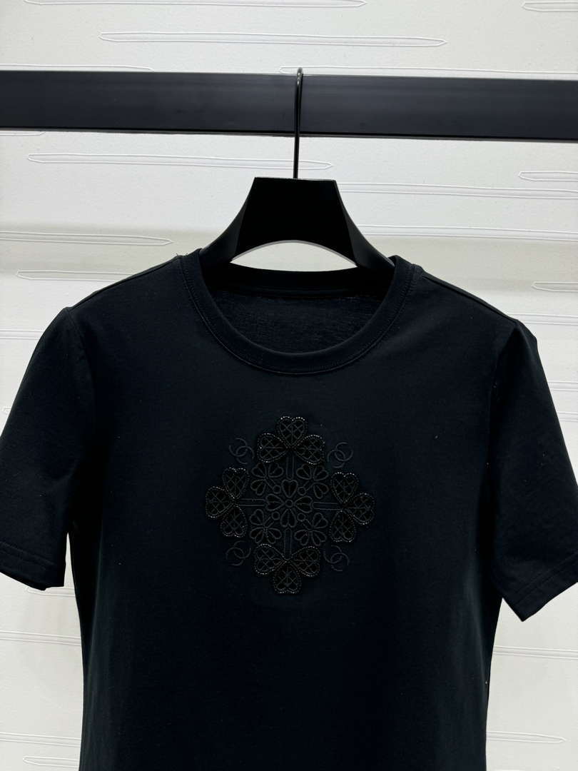 Chanel Women's Fashion T-shirt C81006