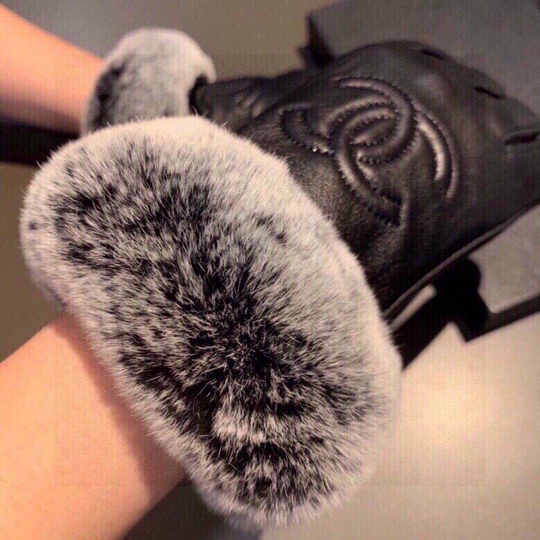 Chanel Women's Gloves Designer Leather Gloves AA8316