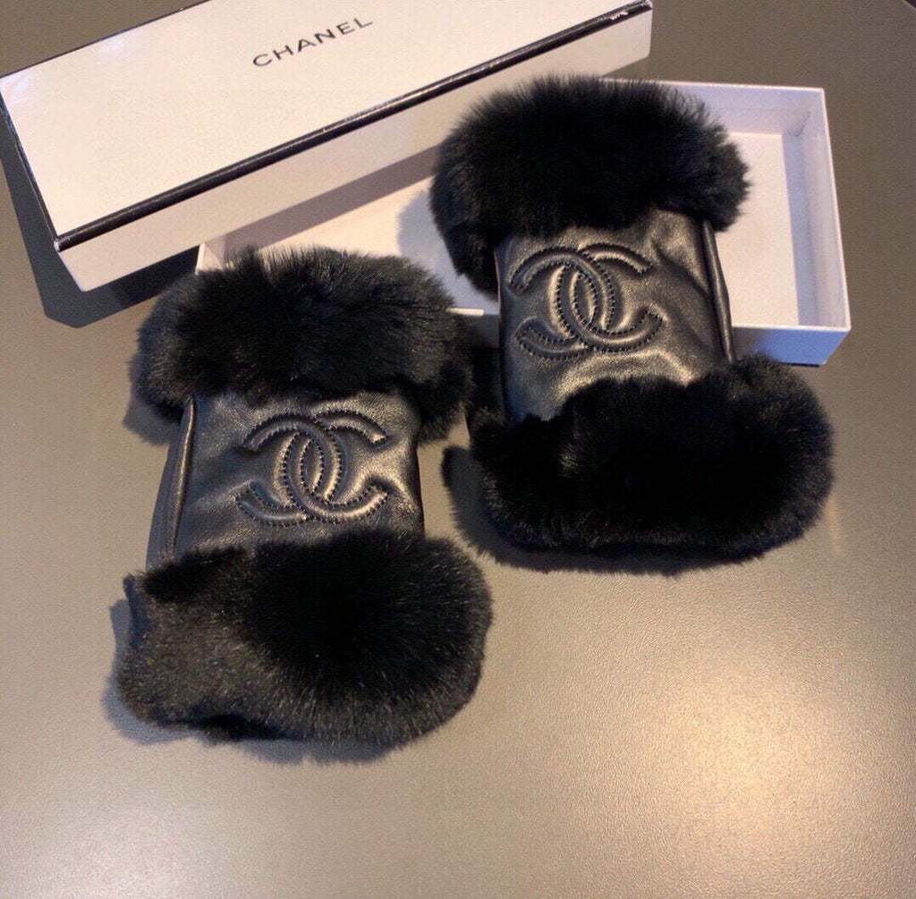 Chanel Women's Gloves Designer Leather Gloves AA8317