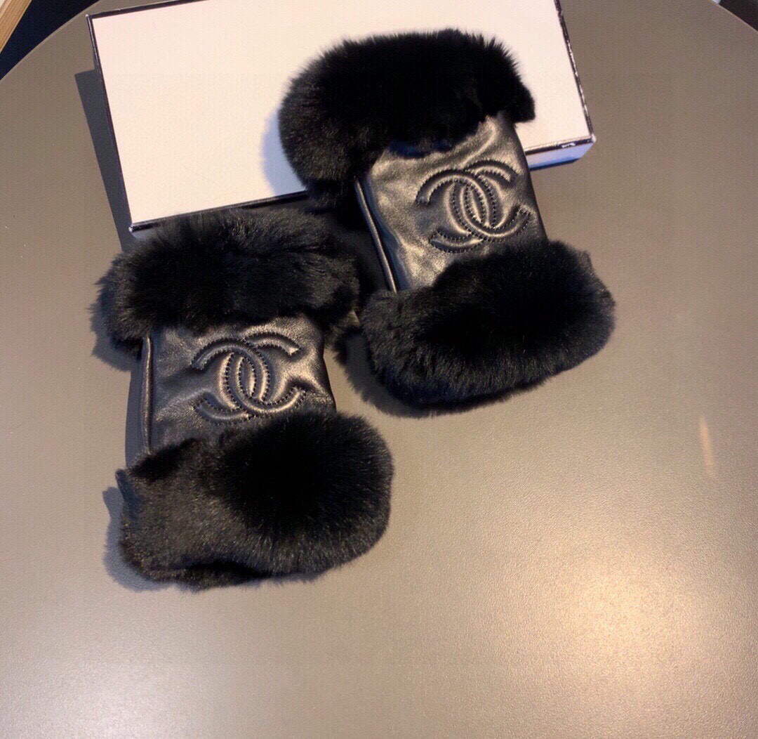 Chanel Women's Gloves Designer Leather Gloves AA8317
