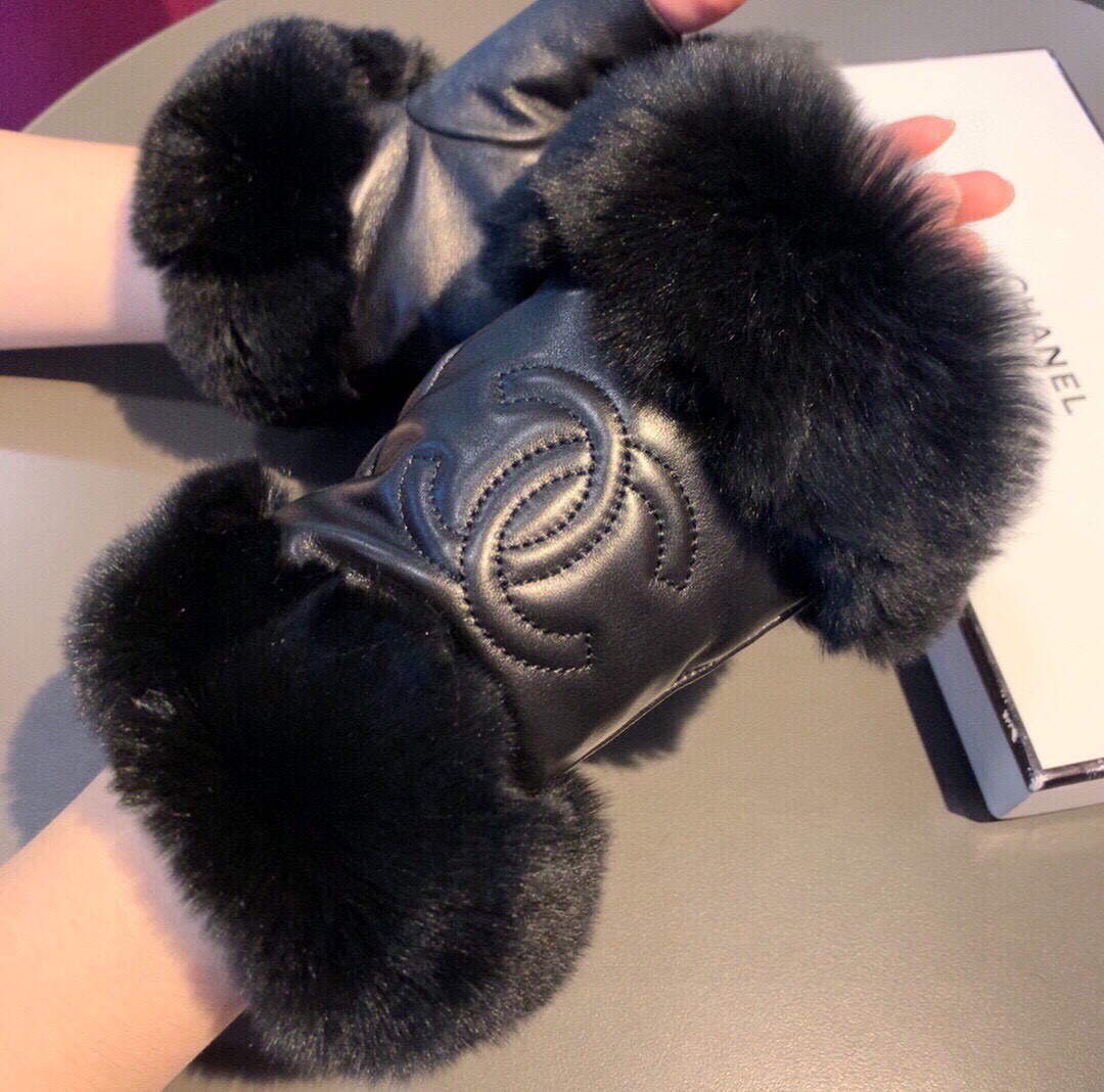 Chanel Women's Gloves Designer Leather Gloves AA8317