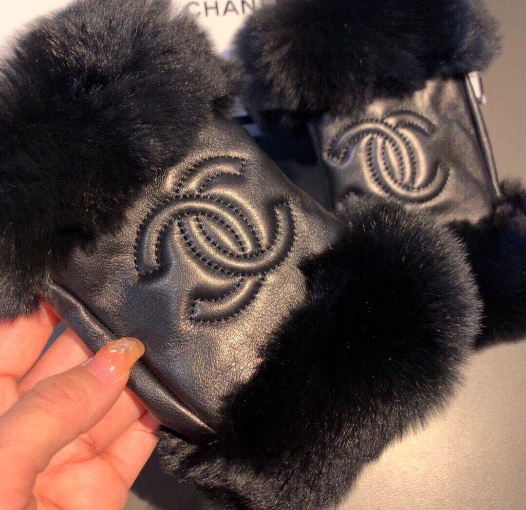 Chanel Women's Gloves Designer Leather Gloves AA8317