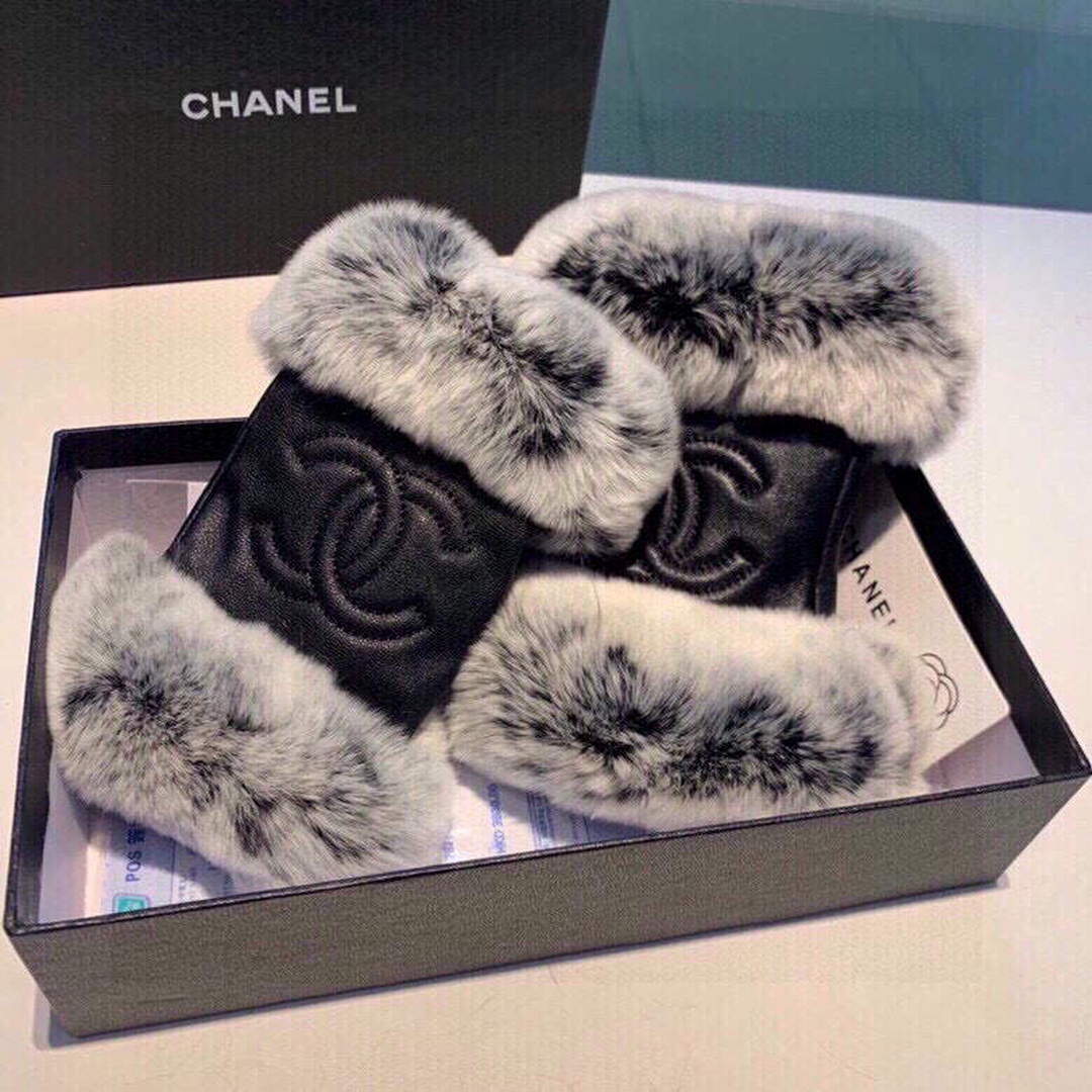 Chanel Women's Gloves Designer Leather Gloves AA8318