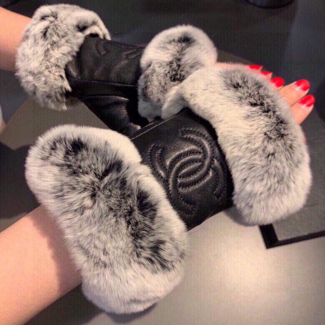 Chanel Women's Gloves Designer Leather Gloves AA8318