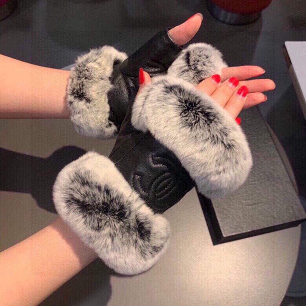 Chanel Women's Gloves Designer Leather Gloves AA8318