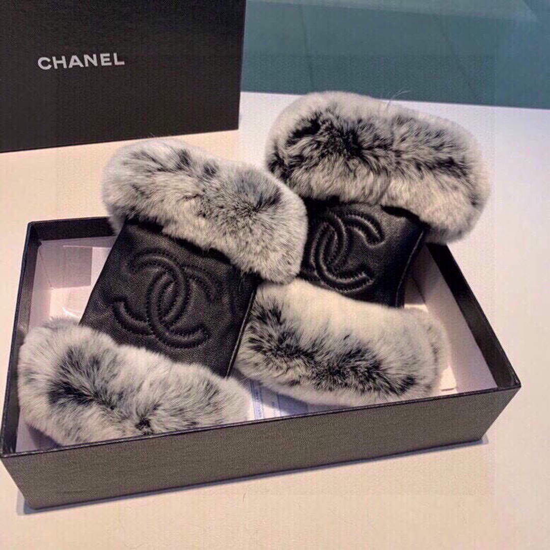 Chanel Women's Gloves Designer Leather Gloves AA8318