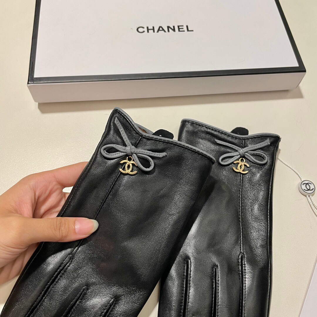 Chanel Women's Gloves Designer Leather Gloves AA8322
