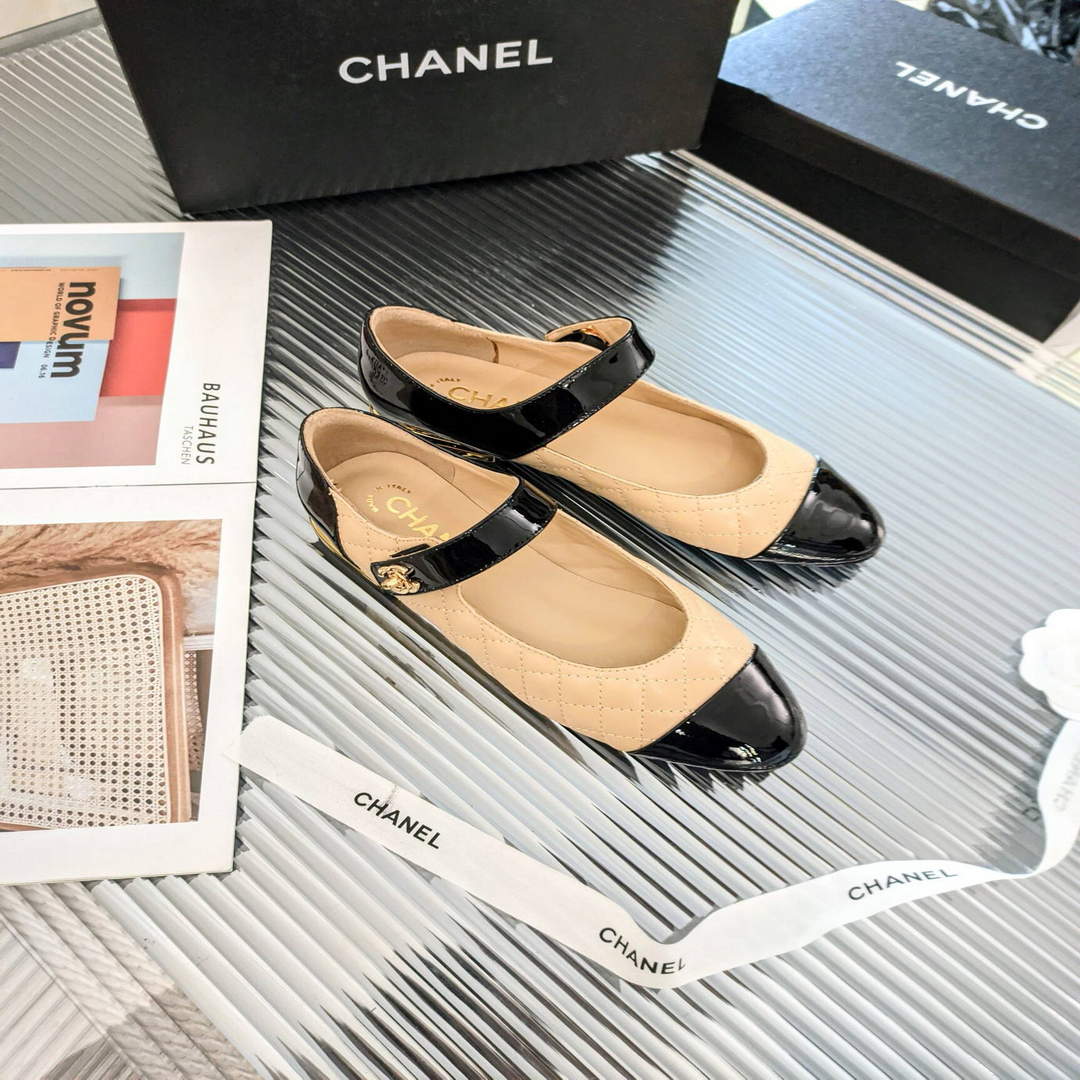 Chanel Women's Loafers Fashion Chanel Shoes C90193