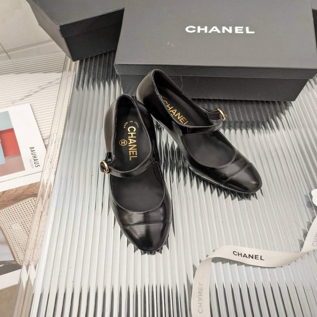 Chanel Women's Loafers Fashion Chanel Shoes C90203