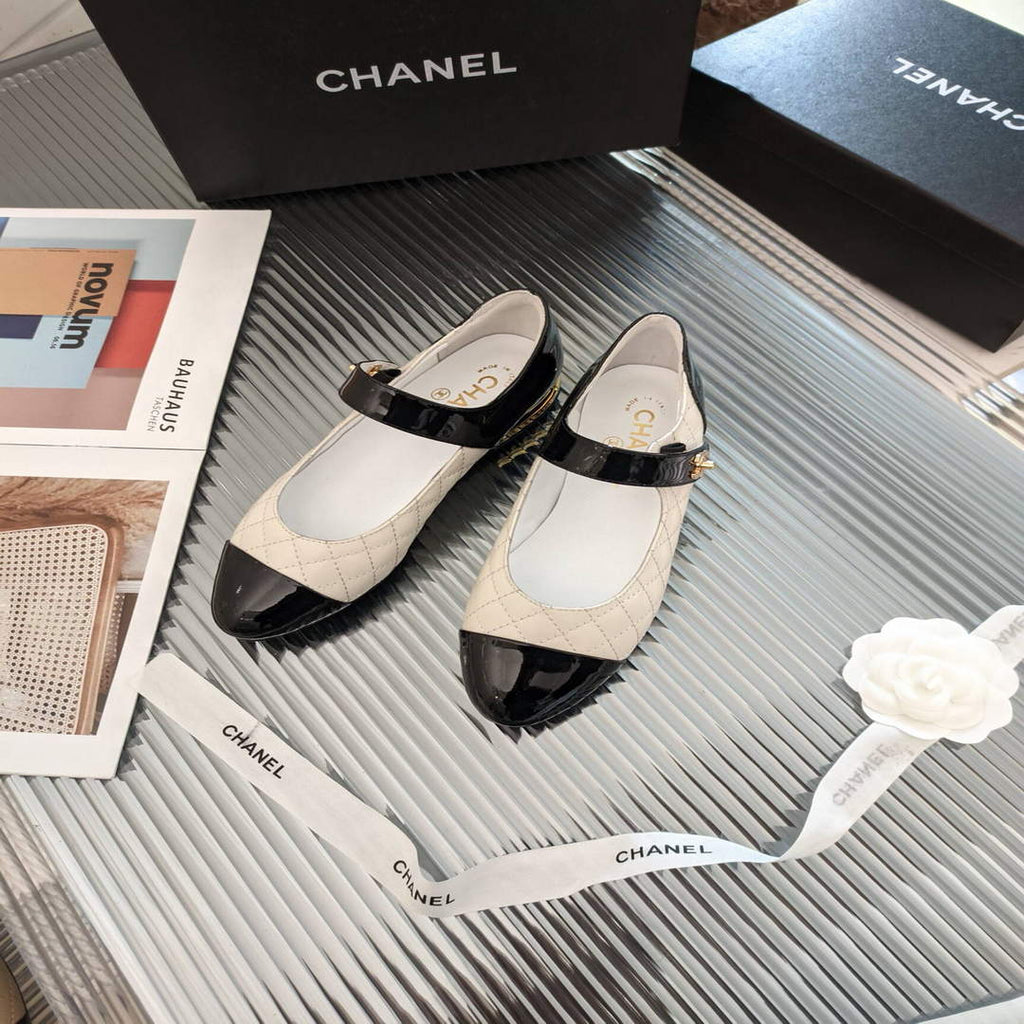 Chanel Women's Loafers Fashion Chanel Shoes C90194