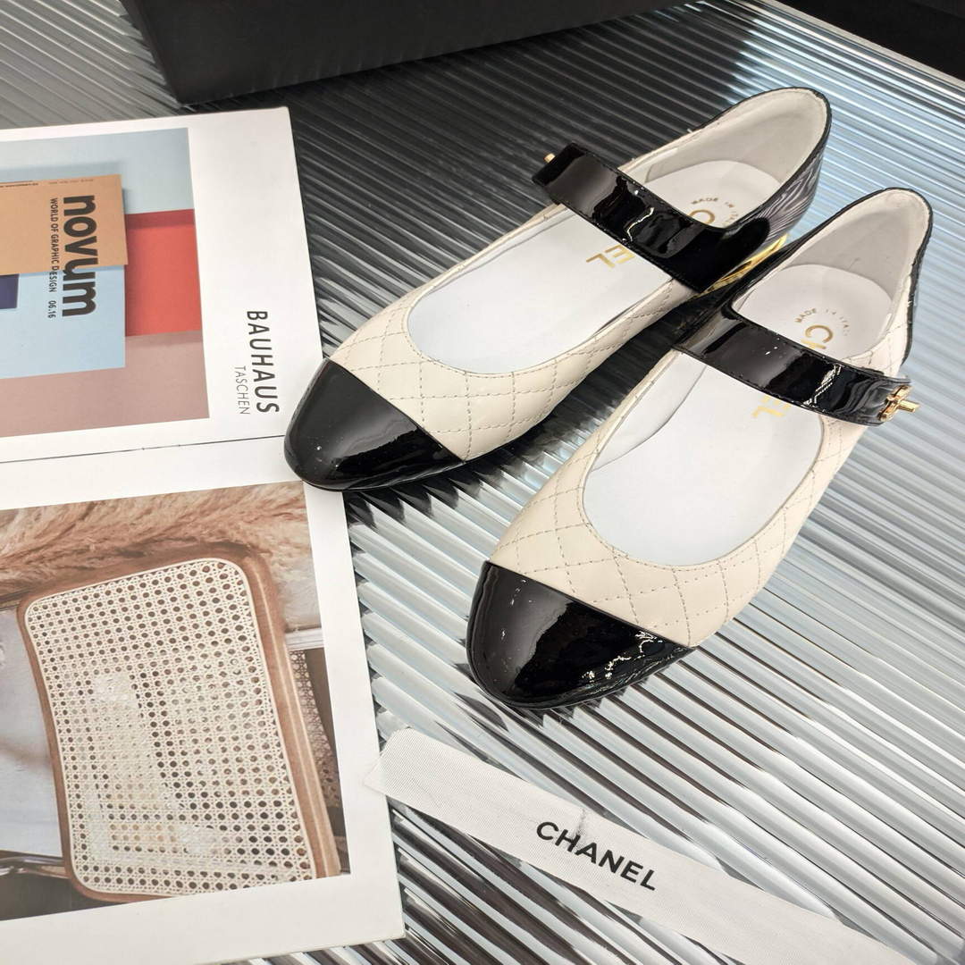 Chanel Women's Loafers Fashion Chanel Shoes C90194