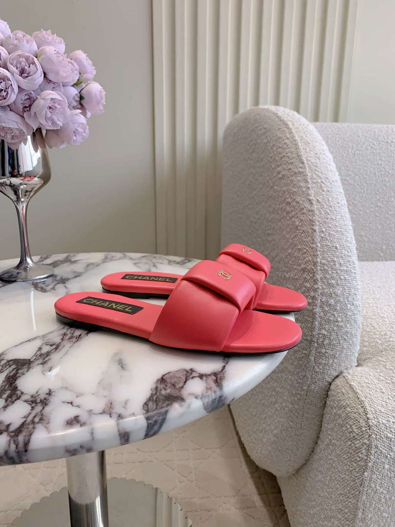 Chanel Women's New Flat Bottom Slippers Fashion Shoes C93443