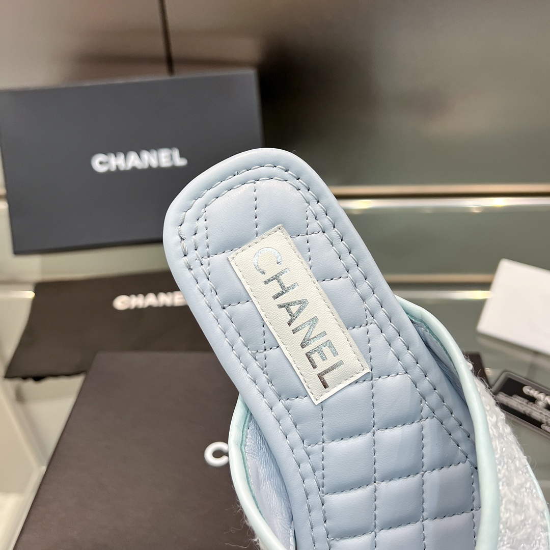 Chanel Women's Rhombus Slippers C91603
